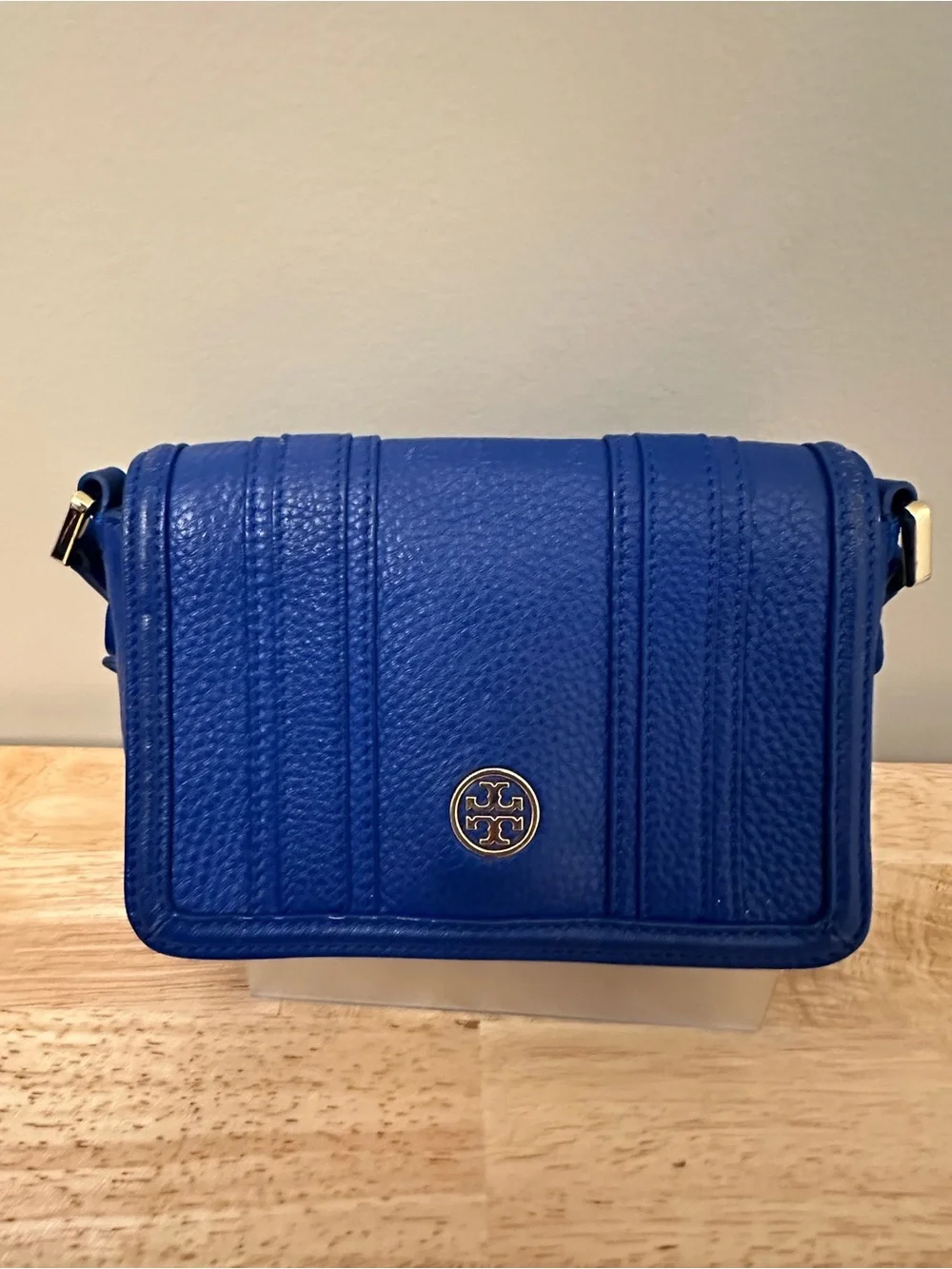 Tory Burch EUC Cobalt Pebbled Leather Crossbody with Gold Logo